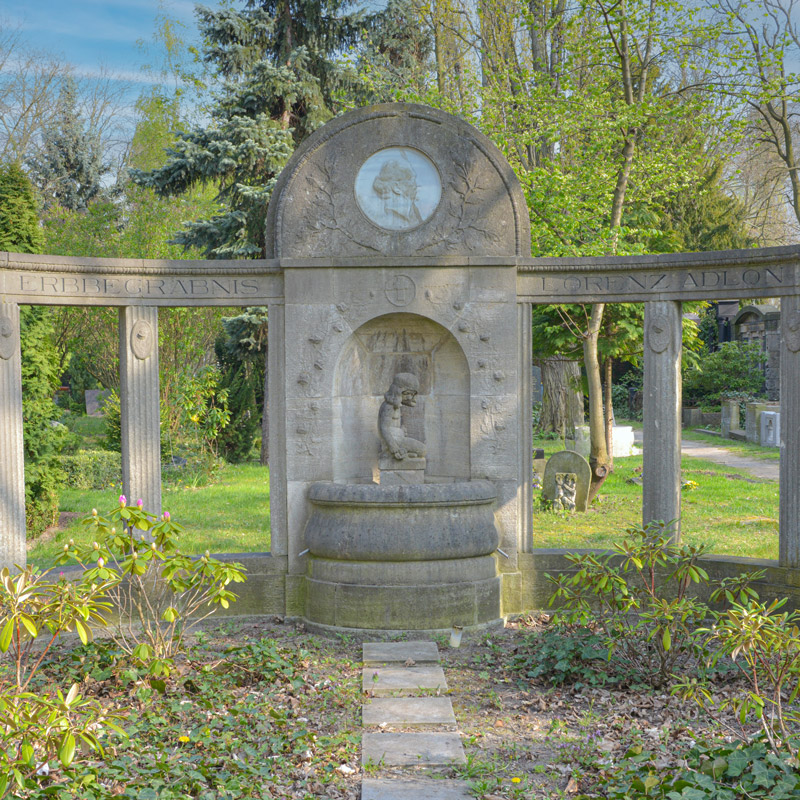 Grabmal auf dem St.-Hedwig-Friedhof